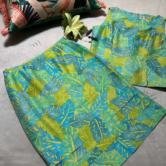 KASPER Dresses & Skirts - VINTAGE KASPER A.S.L. Petite SILK 2 PC SKIRT AND TOP SET TROPICAL DESIGN SIZE 2